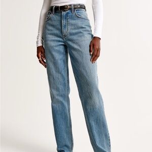 Abercrombie & Fitch Curve Love Ultra High Rise 90’s Straight Leg Jean in Medium